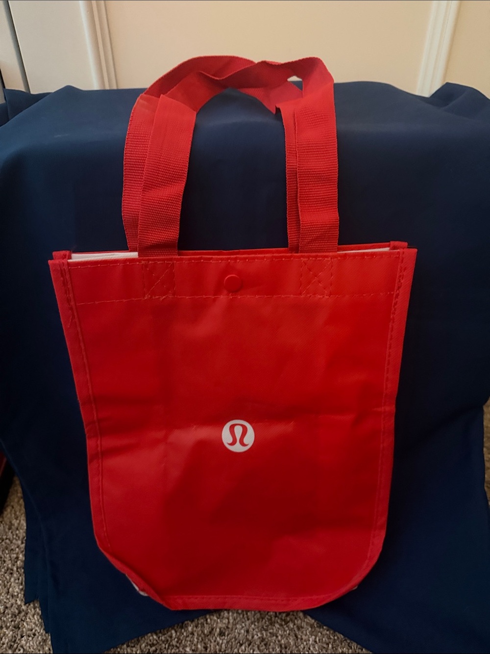 lululemon athletica shopper totes :White , Red and Black withLogo - Picture 4 of 4